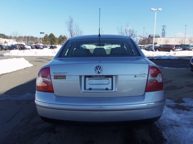 Volkswagen Passat 2003 photo 1