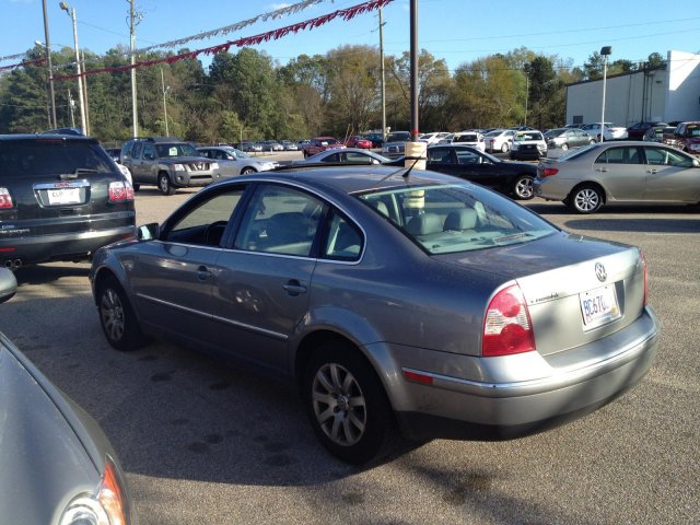 Volkswagen Passat 2003 photo 1