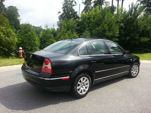 Volkswagen Passat FWD 4dr Sport Sedan