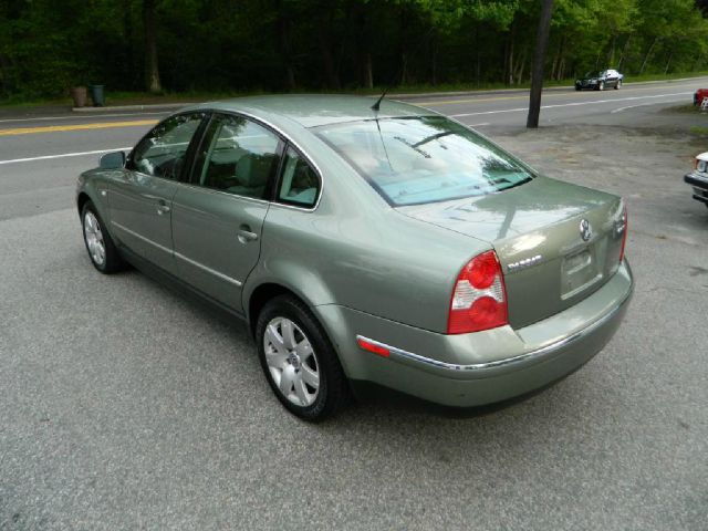 Volkswagen Passat 2003 photo 16