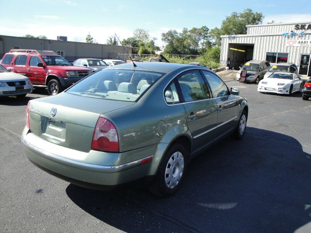 Volkswagen Passat 2003 photo 1