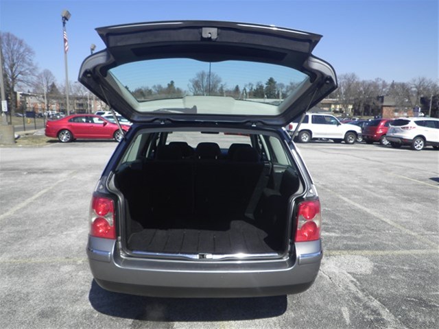 Volkswagen Passat 2003 photo 2