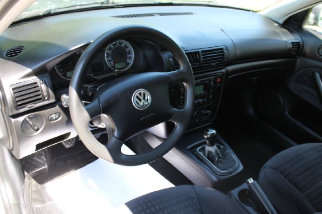 Volkswagen Passat 2003 photo 1