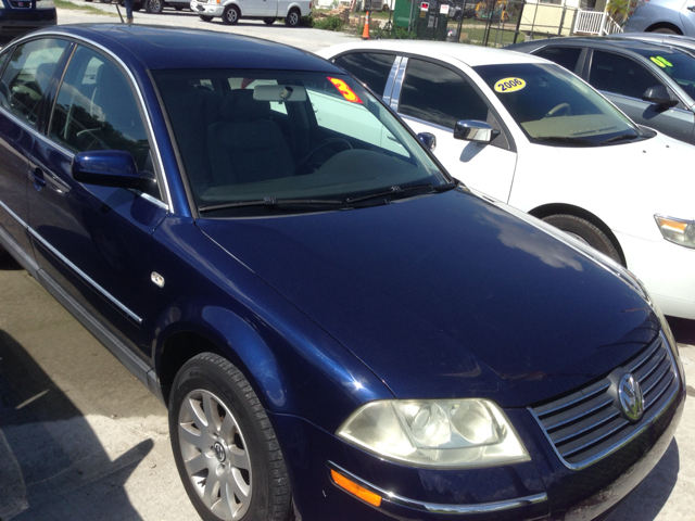 Volkswagen Passat FWD 4dr Sport Sedan