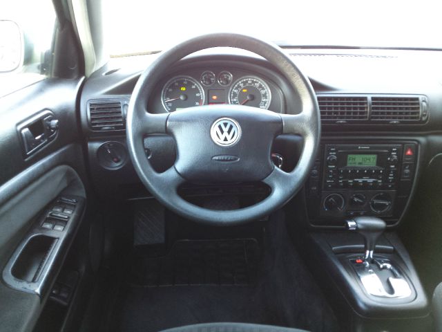 Volkswagen Passat S Sedan Wagon