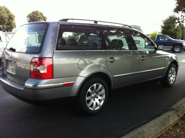 Volkswagen Passat 2003 photo 2