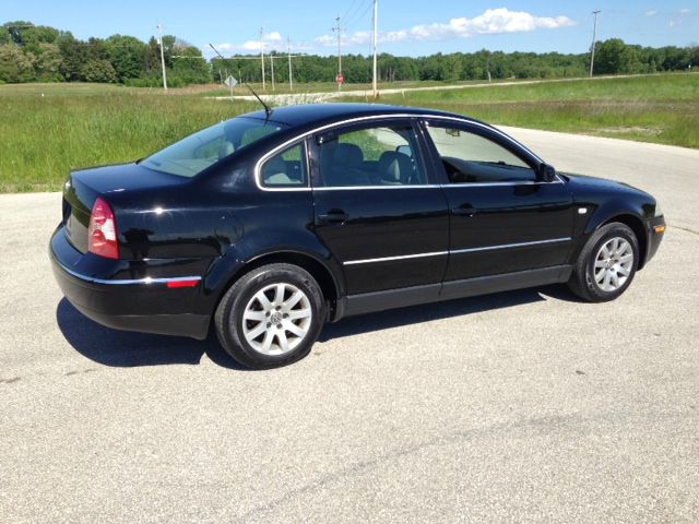 Volkswagen Passat FWD 4dr Sport Sedan