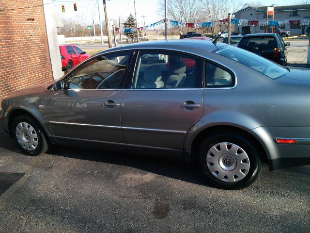 Volkswagen Passat 2003 photo 1