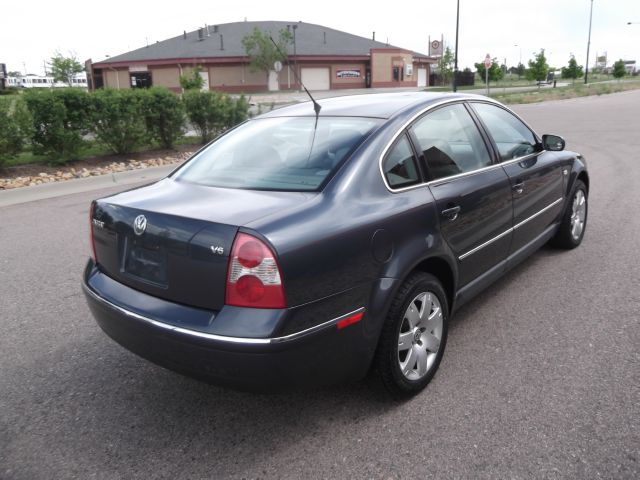 Volkswagen Passat 2003 photo 1