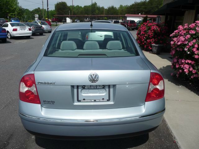 Volkswagen Passat 2004 photo 2
