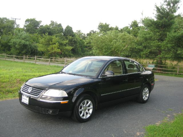 Volkswagen Passat FWD 4dr Sport Sedan