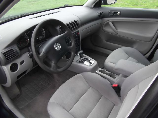 Volkswagen Passat 2004 photo 1