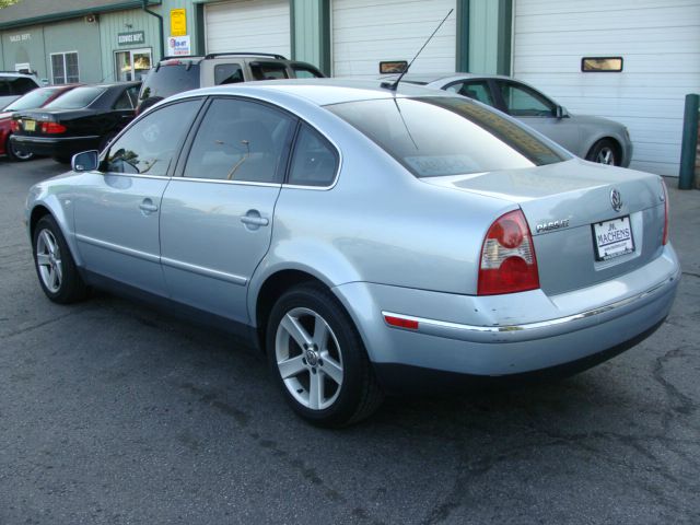 Volkswagen Passat SE Crew Cab 4WD FFV Sedan