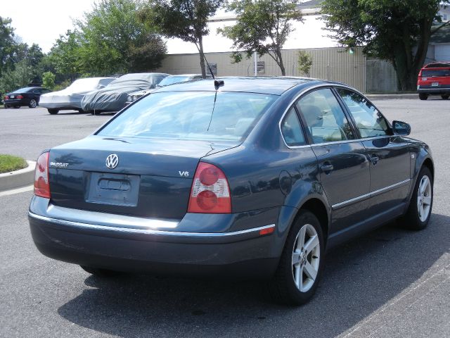 Volkswagen Passat SE Crew Cab 4WD FFV Sedan