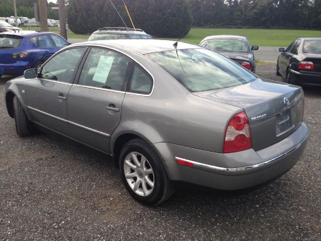 Volkswagen Passat 2004 photo 1