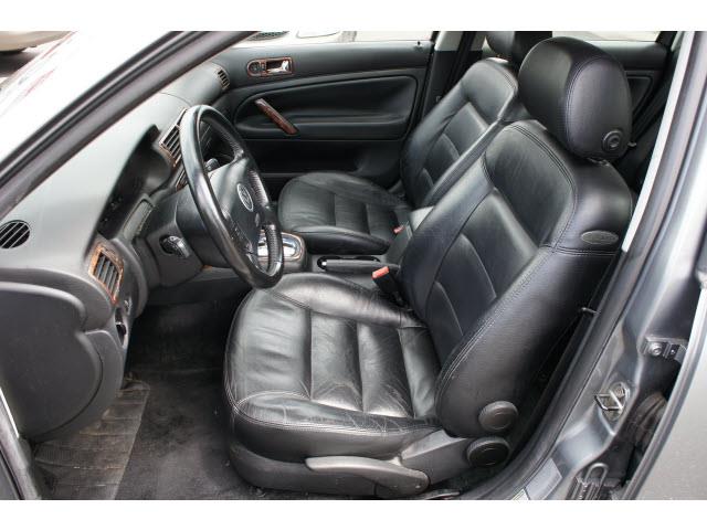 Volkswagen Passat King Cab 4WD Sedan