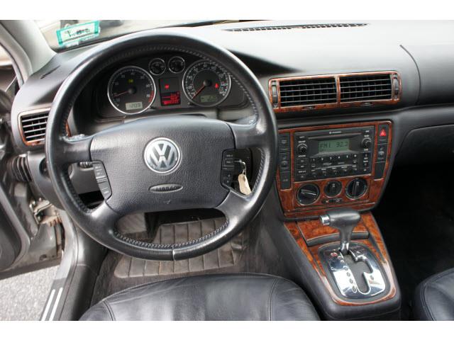 Volkswagen Passat 2004 photo 3