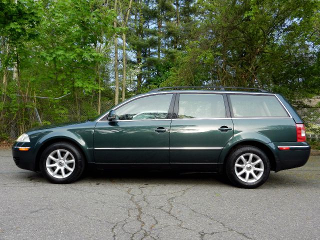 Volkswagen Passat 4dr Sdn 750li Xdrive AWD Wagon