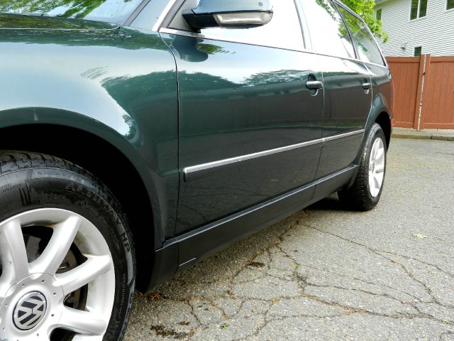 Volkswagen Passat 2004 photo 1