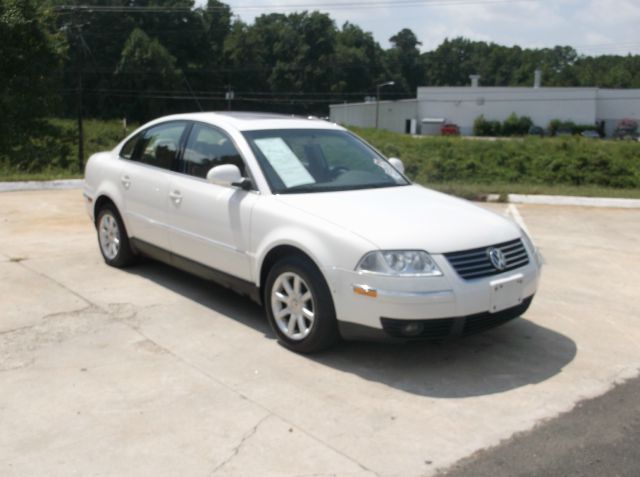Volkswagen Passat 2004 photo 1