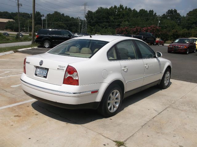 Volkswagen Passat 2004 photo 2