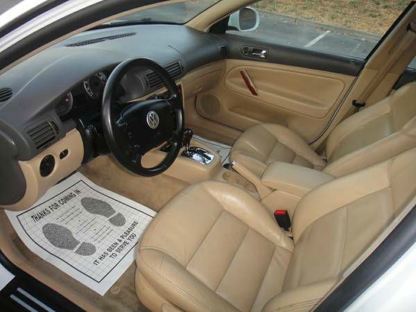 Volkswagen Passat FWD 4dr Sport Sedan