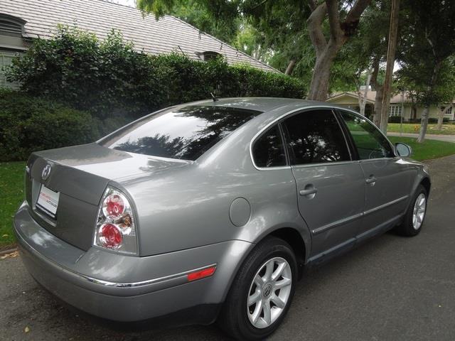 Volkswagen Passat LTZ Crew Dually Sedan