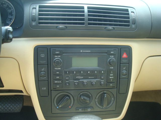 Volkswagen Passat 2004 photo 1