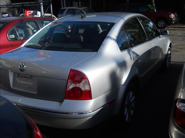 Volkswagen Passat 2004 photo 1