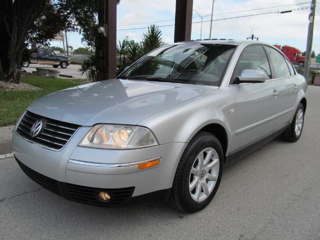 Volkswagen Passat 2004 photo 1