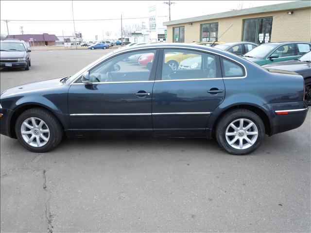 Volkswagen Passat FWD 4dr Sport Sedan