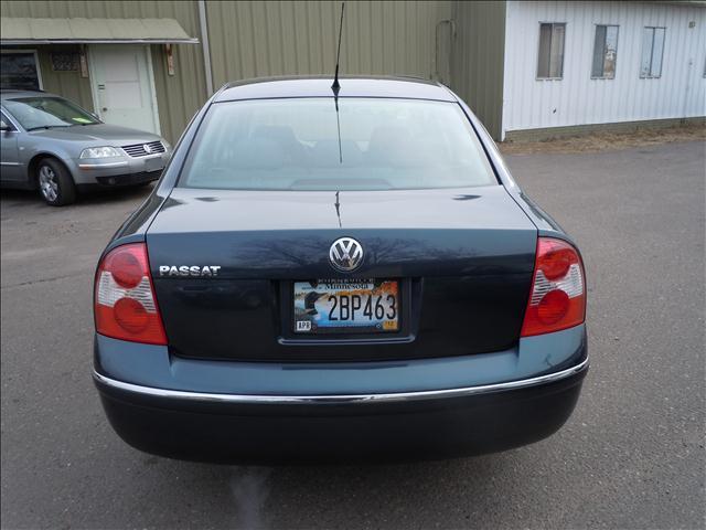 Volkswagen Passat 2004 photo 1