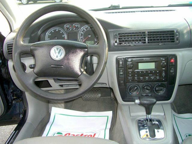 Volkswagen Passat 2004 photo 1
