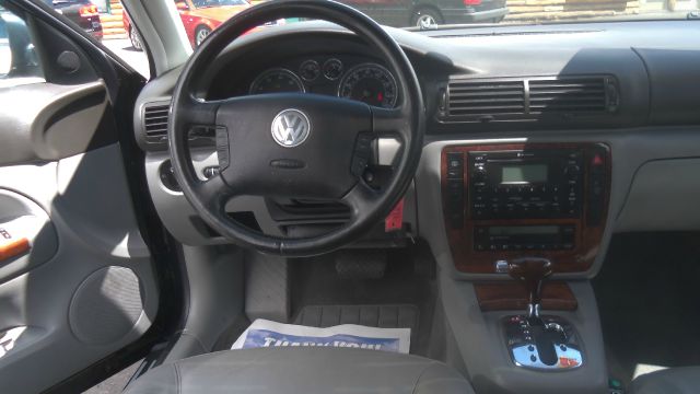 Volkswagen Passat 2004 photo 2