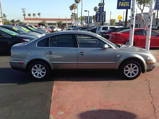 Volkswagen Passat 2004 photo 1