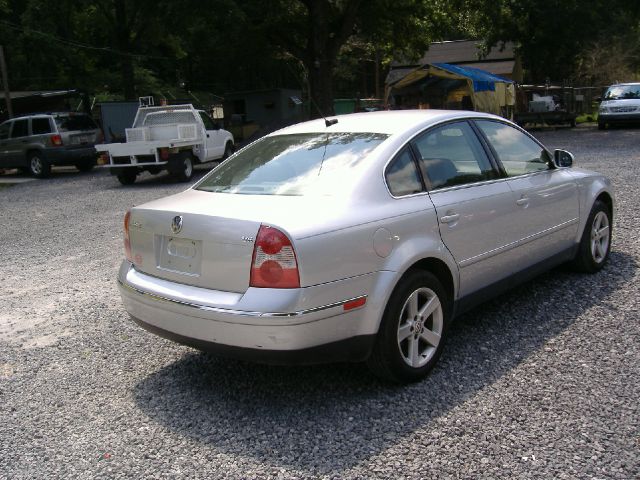 Volkswagen Passat SE Crew Cab 4WD FFV Sedan