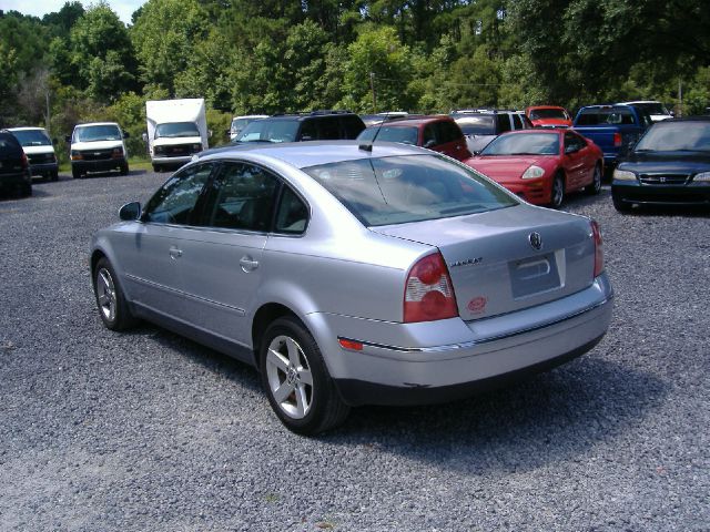 Volkswagen Passat 2004 photo 1
