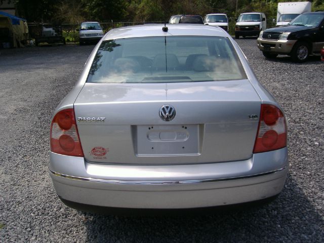 Volkswagen Passat 2004 photo 2
