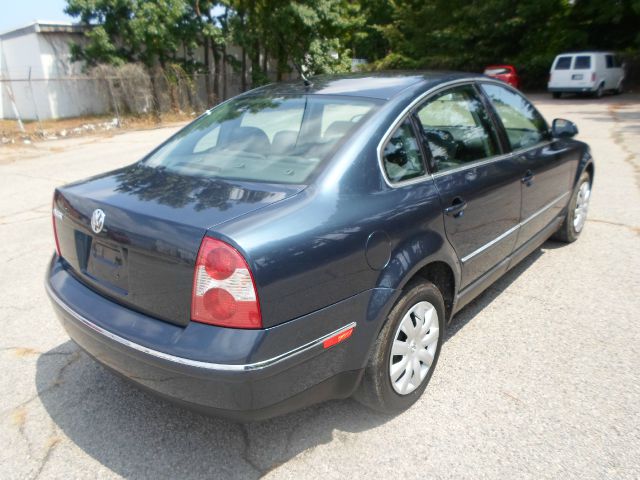 Volkswagen Passat 2004 photo 1