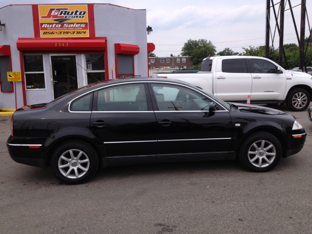 Volkswagen Passat 2004 photo 1