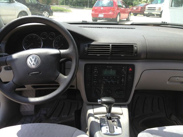 Volkswagen Passat 2004 photo 10