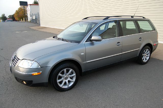 Volkswagen Passat FWD 4dr Sport Wagon