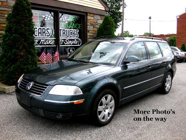 Volkswagen Passat FWD 4dr Sport Sedan