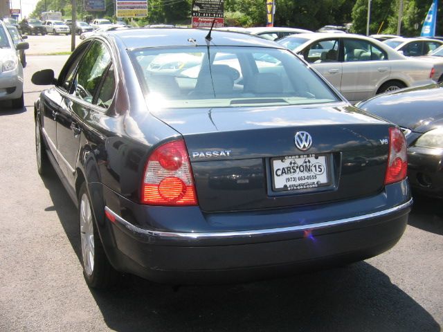 Volkswagen Passat 2005 photo 1