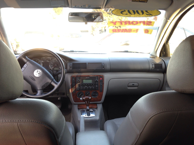 Volkswagen Passat 2005 photo 1