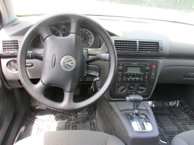 Volkswagen Passat 2005 photo 1