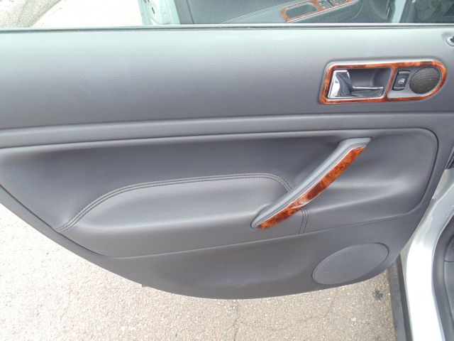 Volkswagen Passat 2005 photo 17