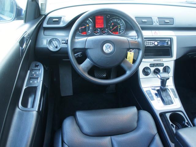 Volkswagen Passat Wagon SE Sedan