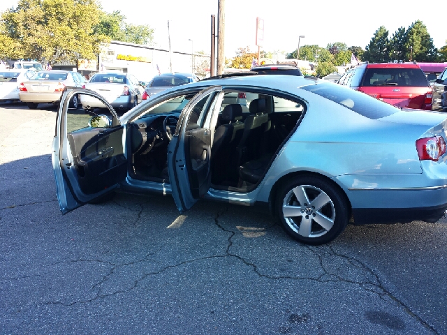 Volkswagen Passat 4DR SDN LE V6 AT Sedan