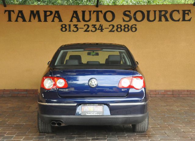 Volkswagen Passat 4DR SDN LE V6 AT Sedan